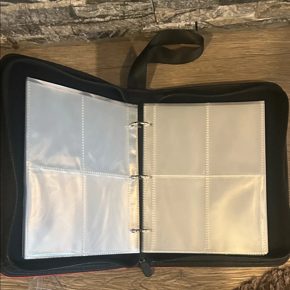 Red Wristlet‎ Trading Card Binder/Organizer 50 pages holds 400 cards